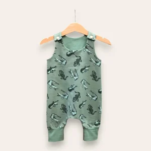 Peto cocodrilos fondo verde