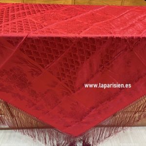 Mantón adamascado rojo.