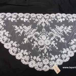 MANTILLA TRIANGULAR (MEDIA LUNA)