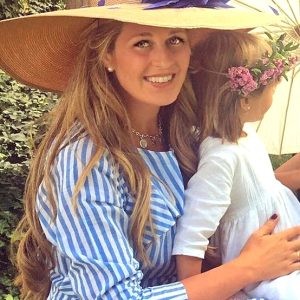 Pamela nude chata con pluma azulón